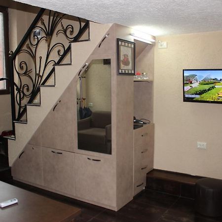 Apartment Anzi バトゥーミ 部屋 写真
