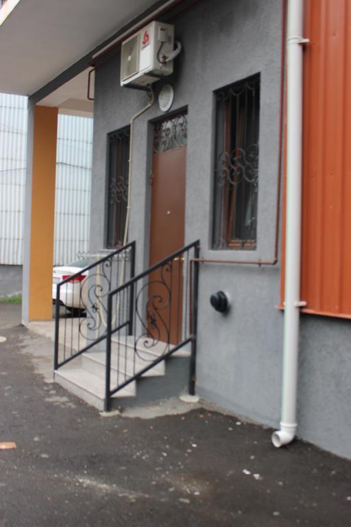 Apartment Anzi バトゥーミ 部屋 写真
