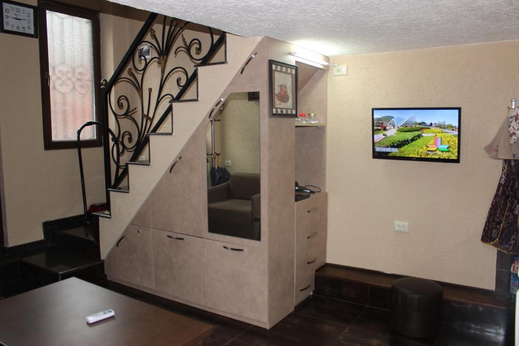 Apartment Anzi バトゥーミ 部屋 写真