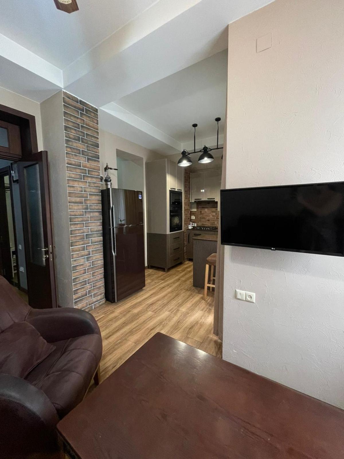 Apartment Anzi バトゥーミ エクステリア 写真