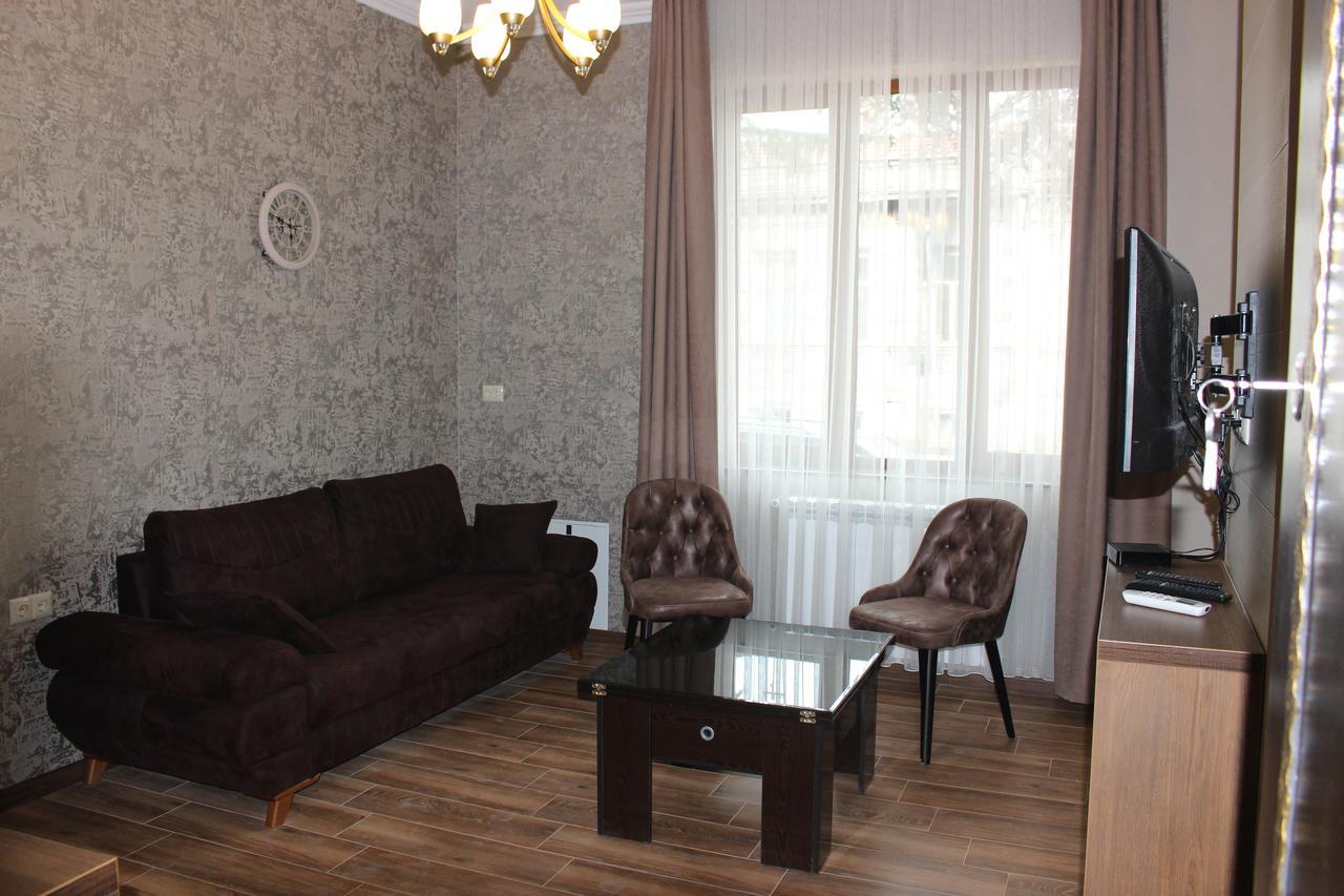 Apartment Anzi バトゥーミ エクステリア 写真