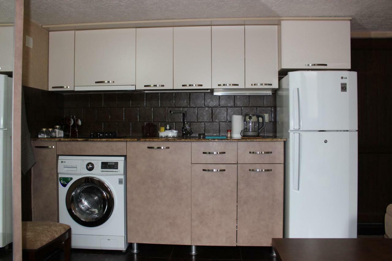 Apartment Anzi バトゥーミ エクステリア 写真